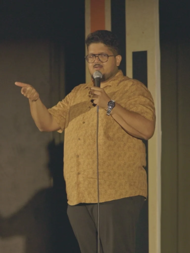 Vishnu Pai performing at Kochi Comedy Festival in front of 700 people